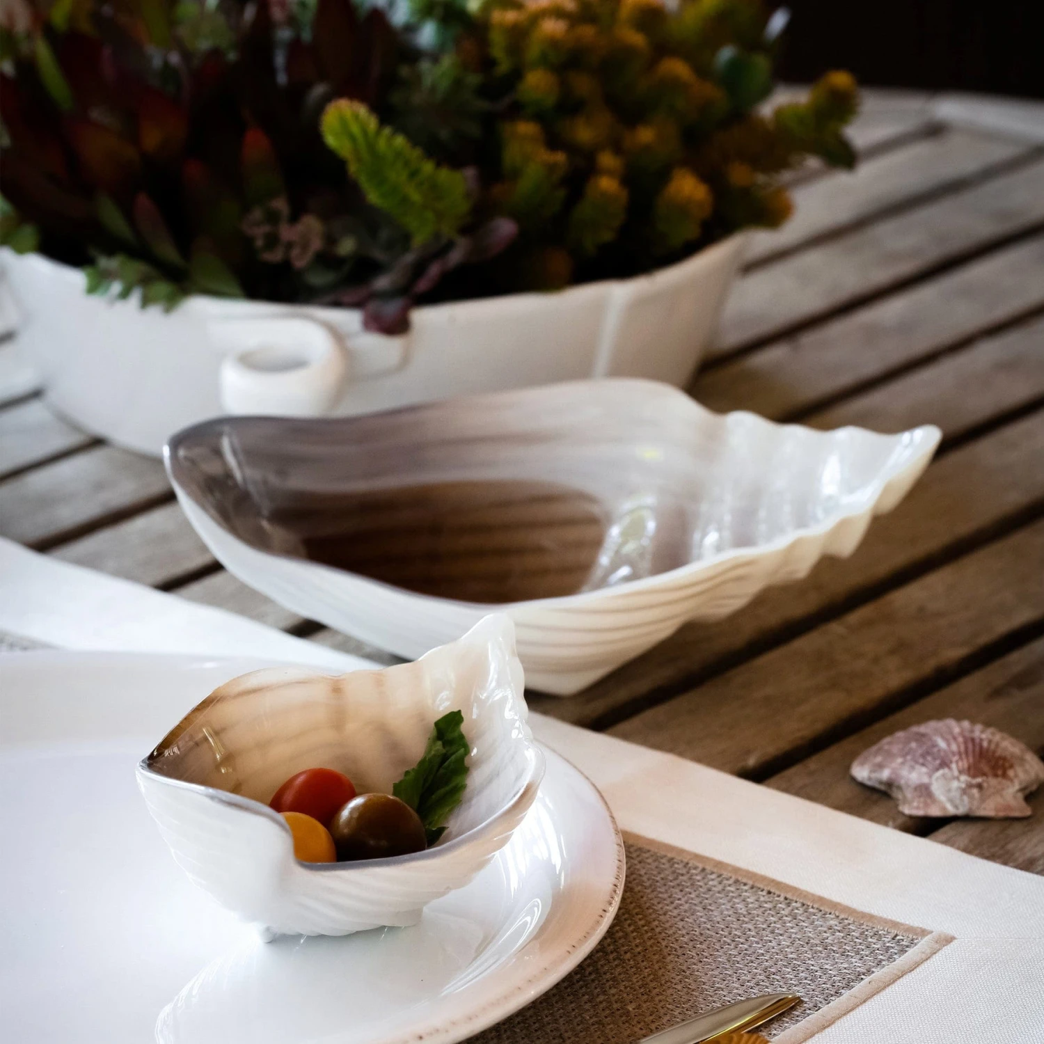 Lastra White Handled Round Baker 4 Lastra White Handled Round Baker - Image 4