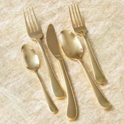 Settimocielo Five-Piece Place Setting -Vietri SLO 9800G 2100 web2 48070168 3e90 4d4c b1e0 bba272b5f254 1800x1800
