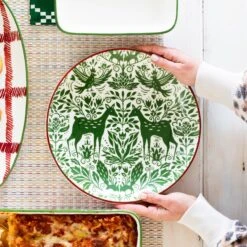 Mistletoe Medium Serving Bowl -Vietri VMIL 003031 2100 web3 1800x1800